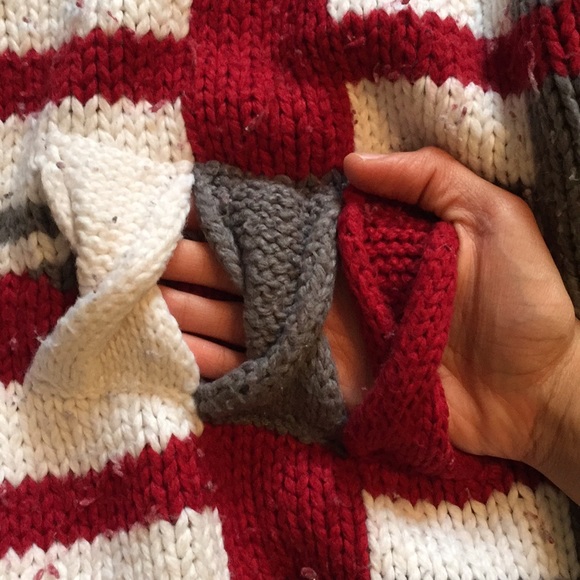 White turtleneck knit sweater red & grey stripes - Picture 7 of 7